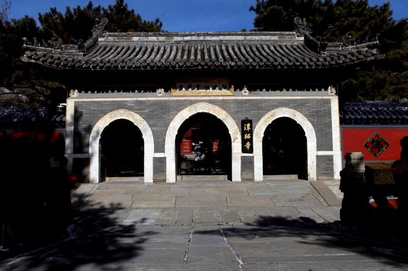 点击大图看下一张：北京潭拓寺风景图片