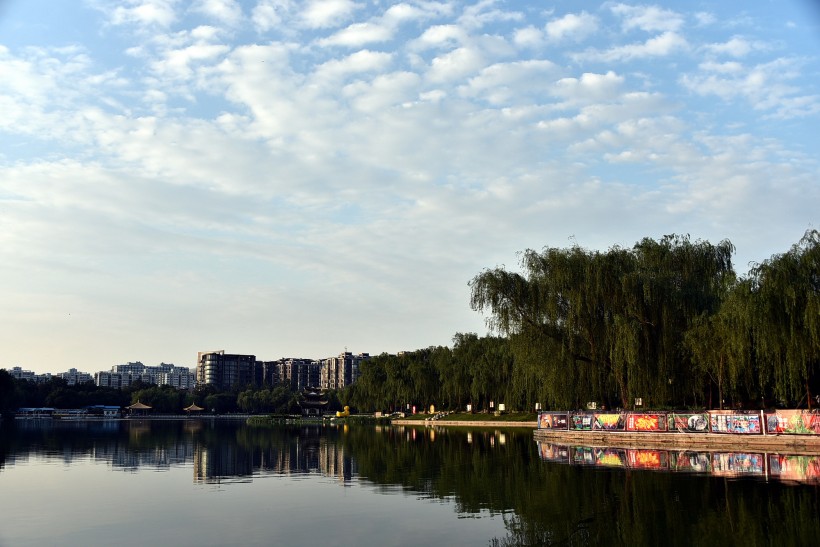 点击大图看下一张：北京陶然亭风景图片