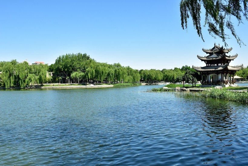 点击大图看下一张：北京陶然亭夏天风景图片