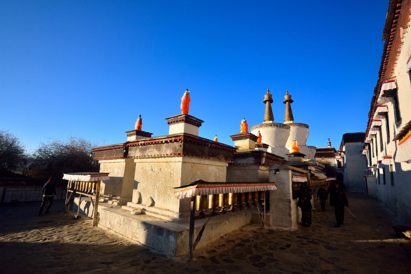 点击大图看下一张：西藏扎什伦布寺图片
