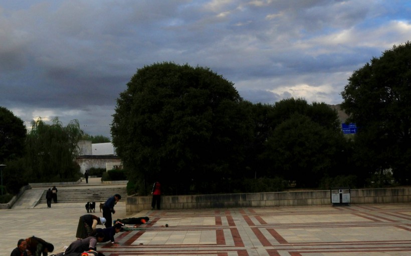 点击大图看下一张：扎什伦布寺风景图片