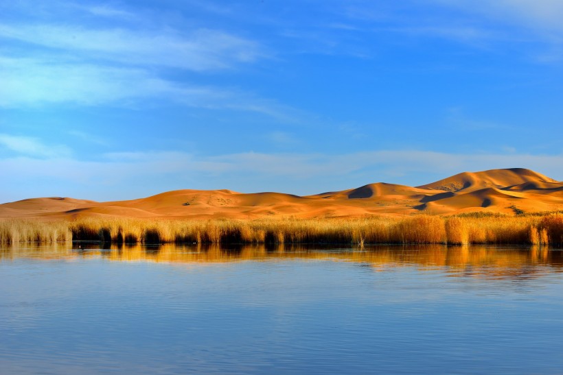 点击大图看下一张：内蒙古腾格里沙漠风景图片