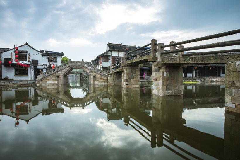 点击大图看下一张：浙江西塘古镇风景图片