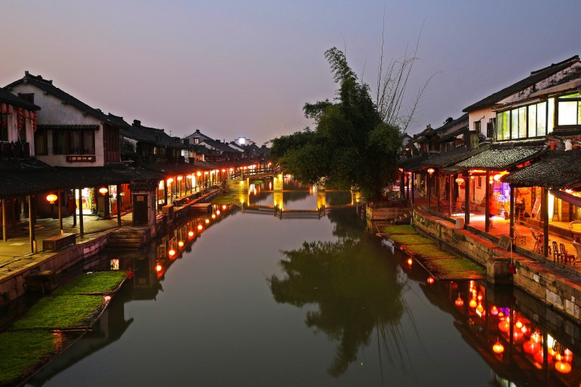 点击大图看下一张：浙江西塘古镇夜色图片
