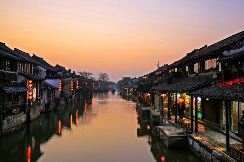 点击大图看下一张：浙江西塘古镇夜色图片