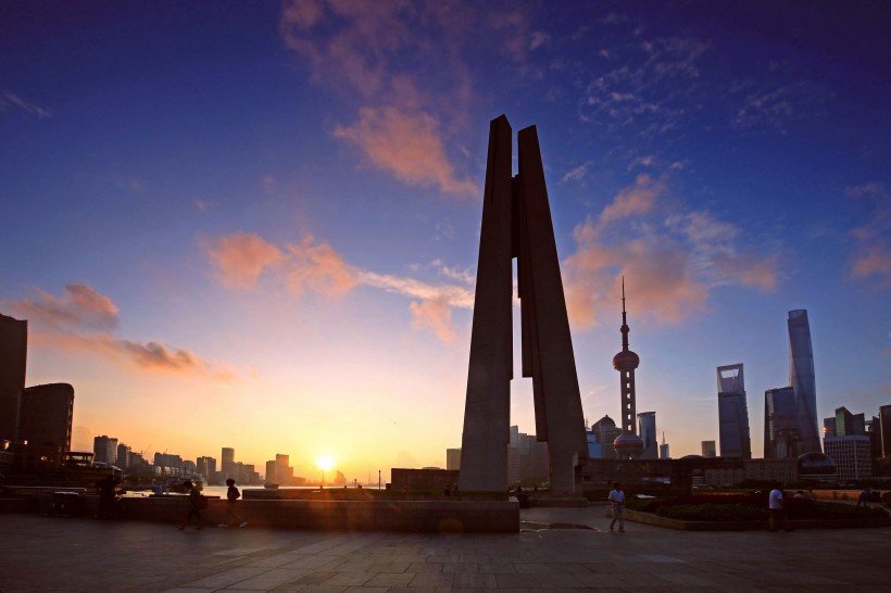 点击大图看下一张：上海外滩的早晨风景图片