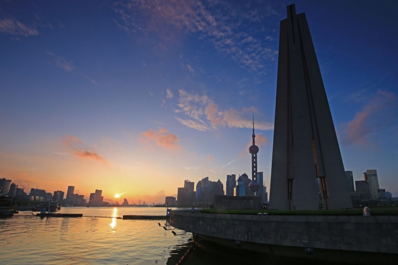 点击大图看下一张：上海外滩的早晨风景图片