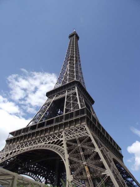 点击大图看下一张：法国巴黎埃菲尔铁塔图片