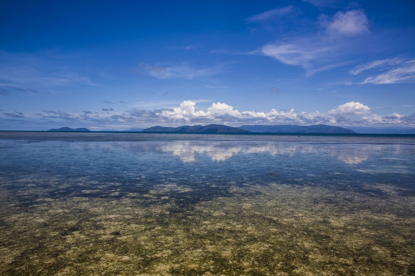 点击大图看下一张：澳大利亚凯恩斯大堡礁绿岛风景图片