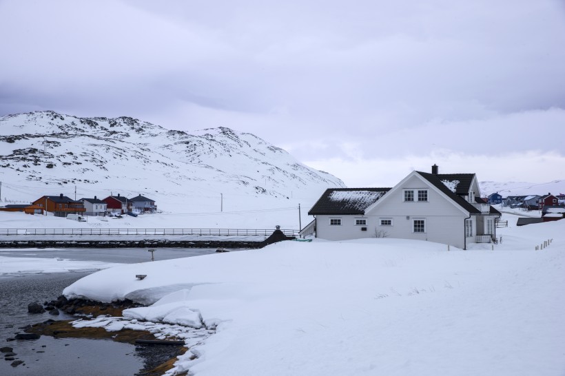 点击大图看下一张：挪威雪景图片