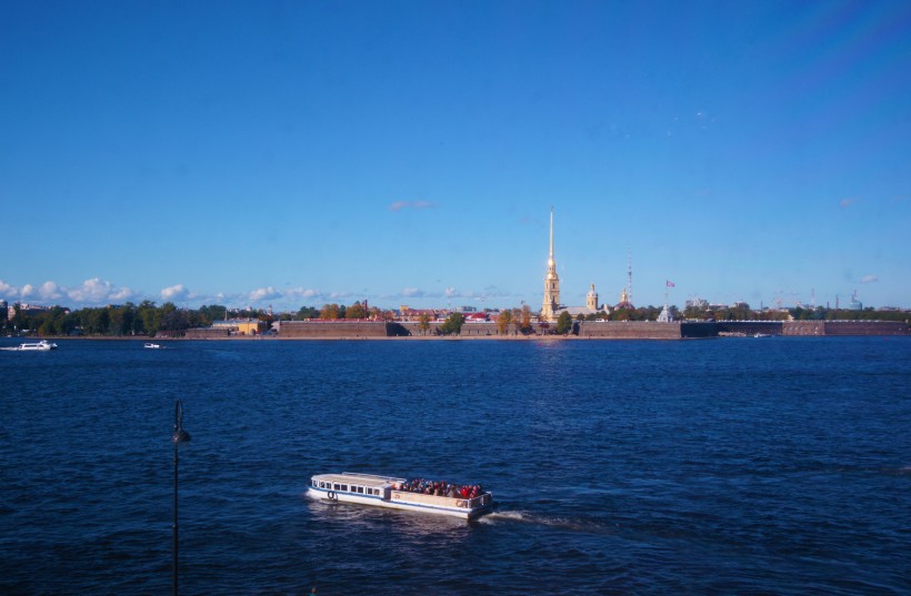 点击大图看下一张：俄罗斯圣彼得堡涅瓦河风景图片