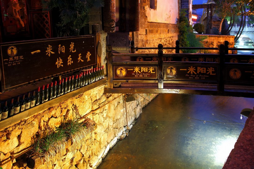 点击大图看下一张：云南丽江古城风景图片