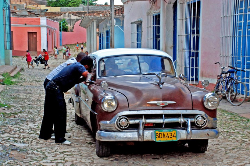 点击大图看下一张：古巴城市街景图片