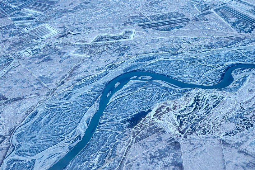 点击大图看下一张：冰岛的冬天风景图片