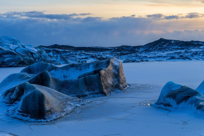 点击大图看下一张：冰岛的冬天风景图片