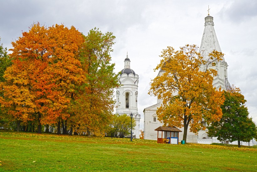 点击大图看下一张：秋天的俄罗斯风景图片