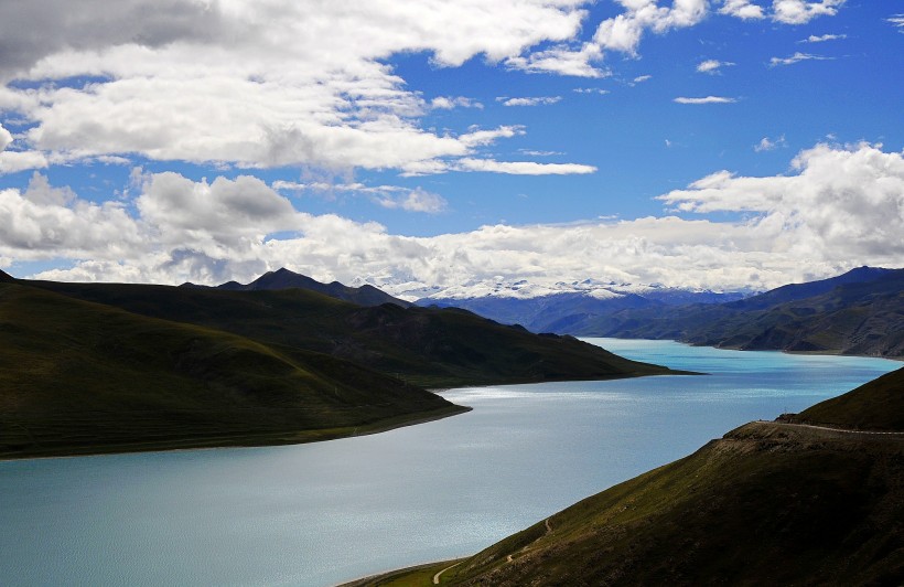 点击大图看下一张：西藏冰雪风景图片