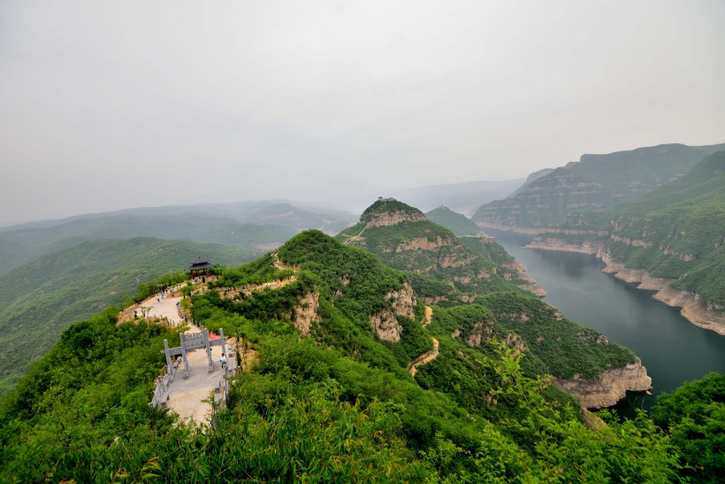 点击大图看下一张：河南黄河三峡风景图片