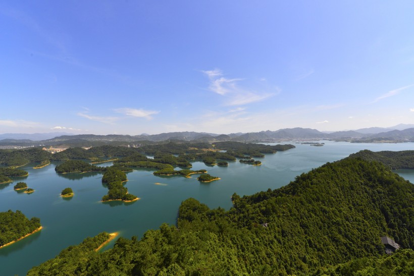 点击大图看下一张：浙江杭州千岛湖风景图片
