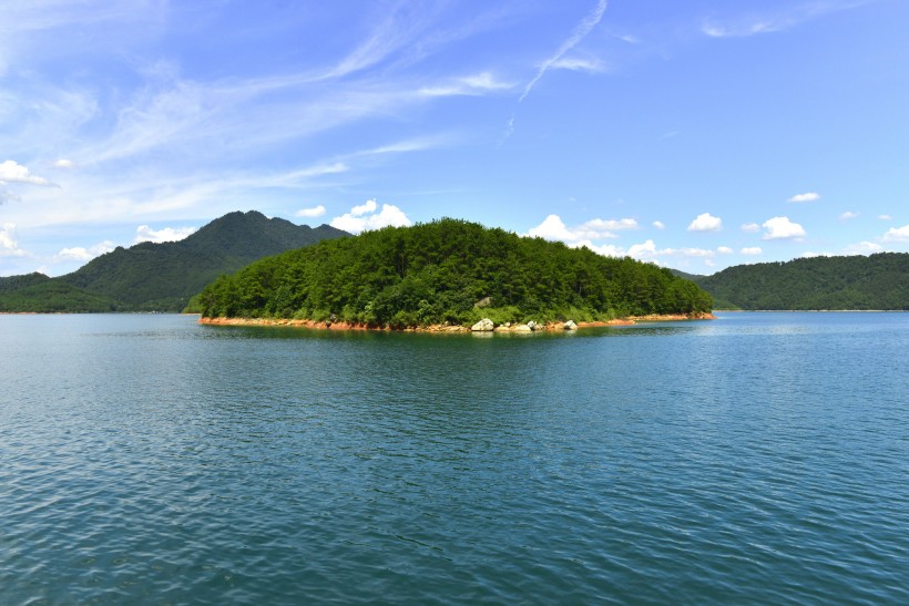 点击大图看下一张：浙江杭州千岛湖风景图片