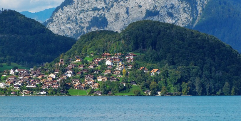 点击大图看下一张：瑞士图恩湖风景图片