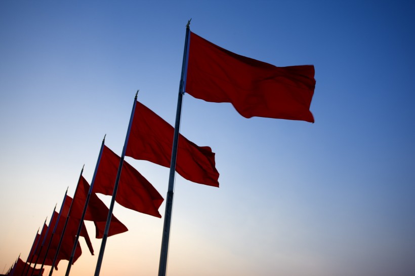 点击大图看下一张：天安门广场五星红旗图片