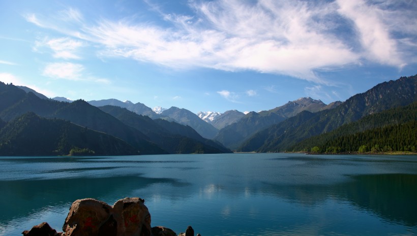 点击大图看下一张：新疆天池风景图片