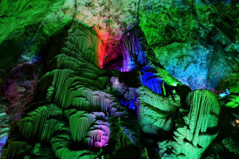 点击大图看下一张：陕西商洛天佛洞风景图片