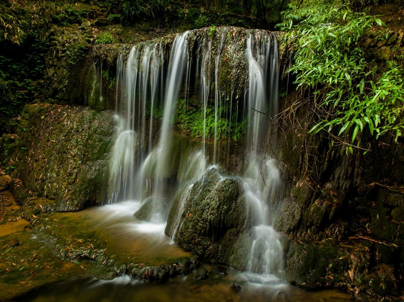 点击大图看下一张：贵州天河潭瀑布风景图片