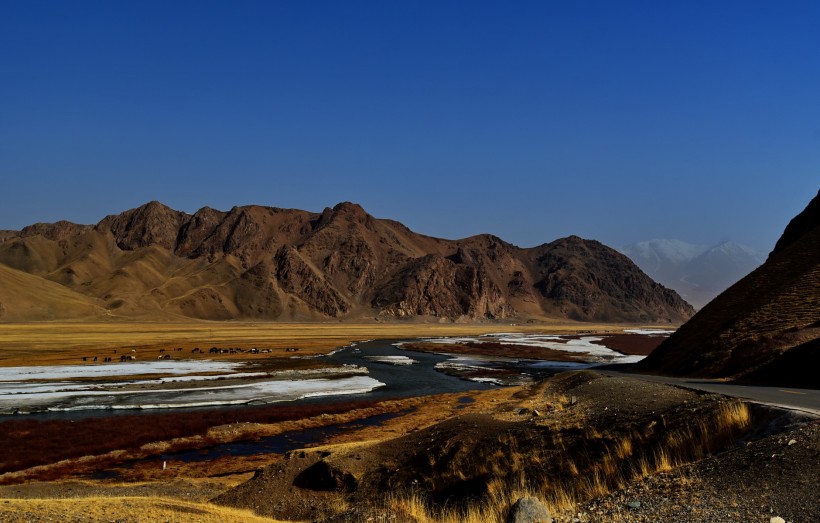 点击大图看下一张：新疆天山风景图片 