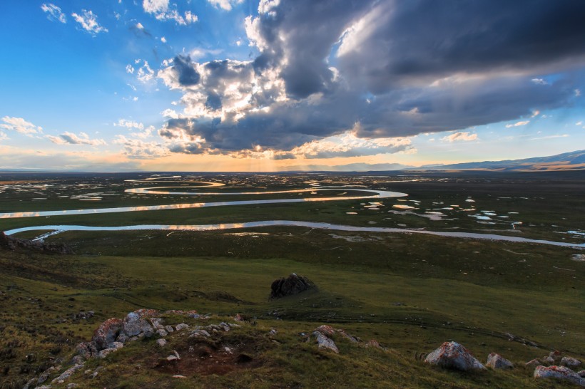 点击大图看下一张：新疆天山风景图片