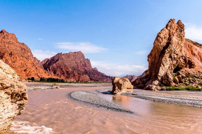 点击大图看下一张：新疆天山大峡谷风景图片