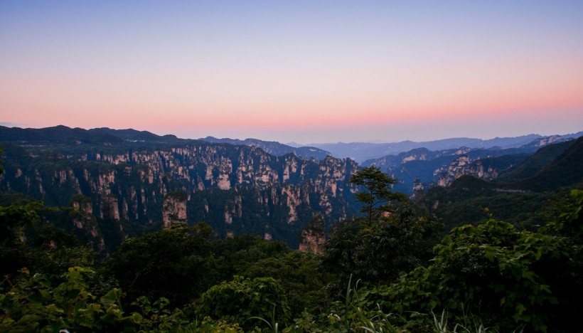 点击大图看下一张：湖南张家界天子山风景图片