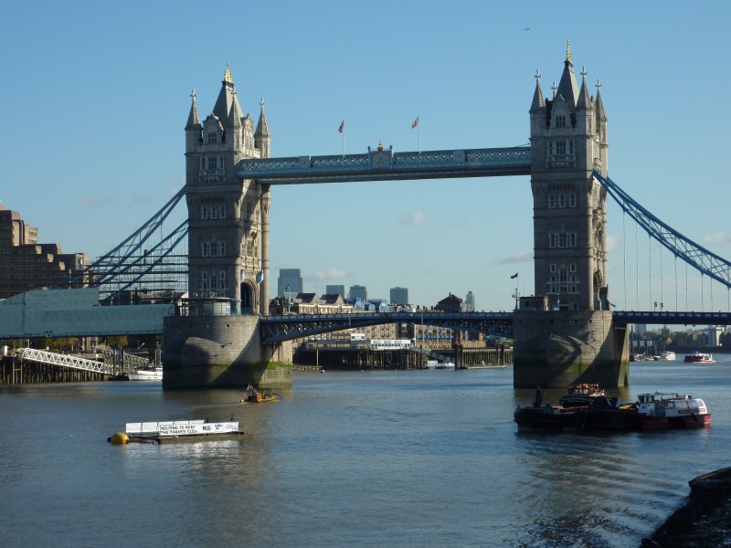 点击大图看下一张：伦敦塔桥风景图片
