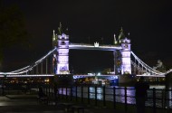 夜幕下的伦敦塔桥图片_13张