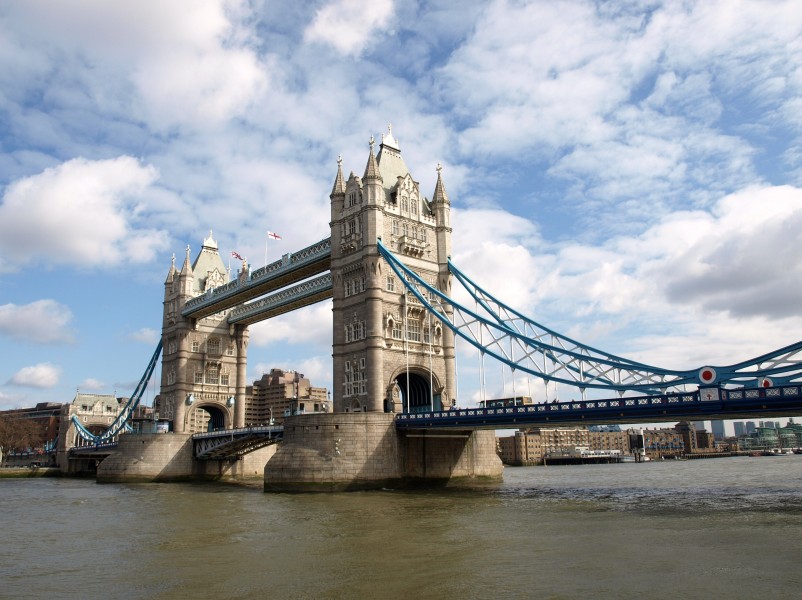 点击大图看下一张：美丽的伦敦塔桥图片