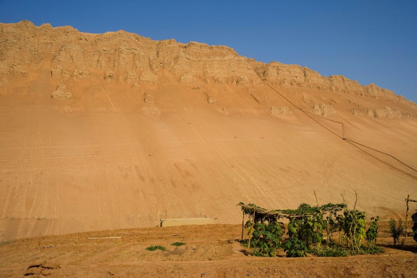 点击大图看下一张：新疆吐鲁番火焰山图片