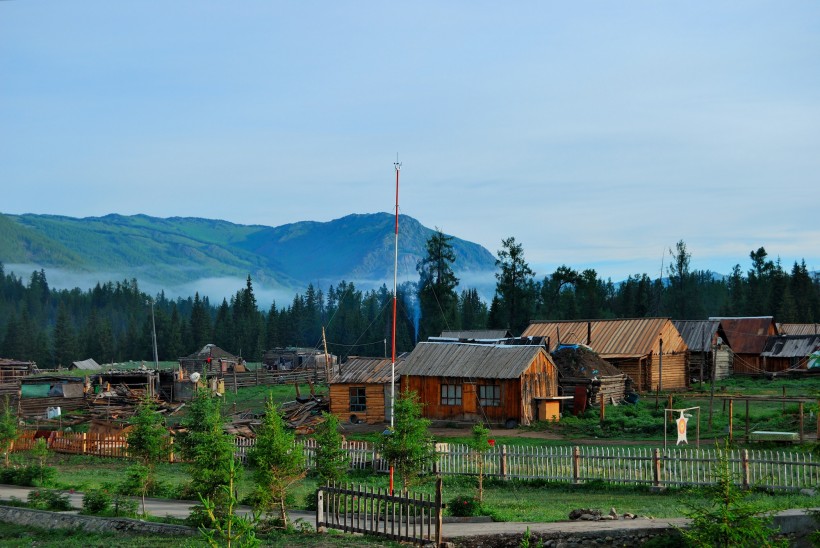 点击大图看下一张：新疆白哈巴图瓦村风景图片