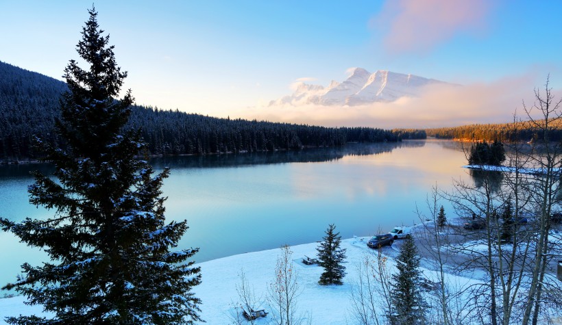 点击大图看下一张：加拿大双杰克湖风景图片