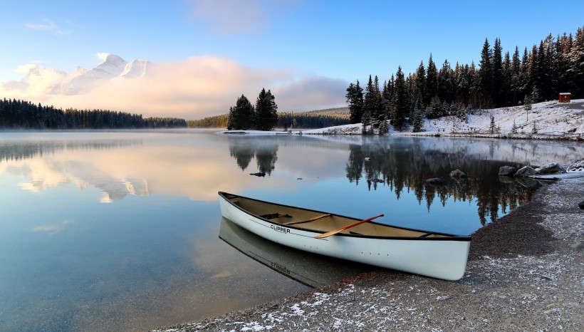 点击大图看下一张：加拿大双杰克湖风景图片