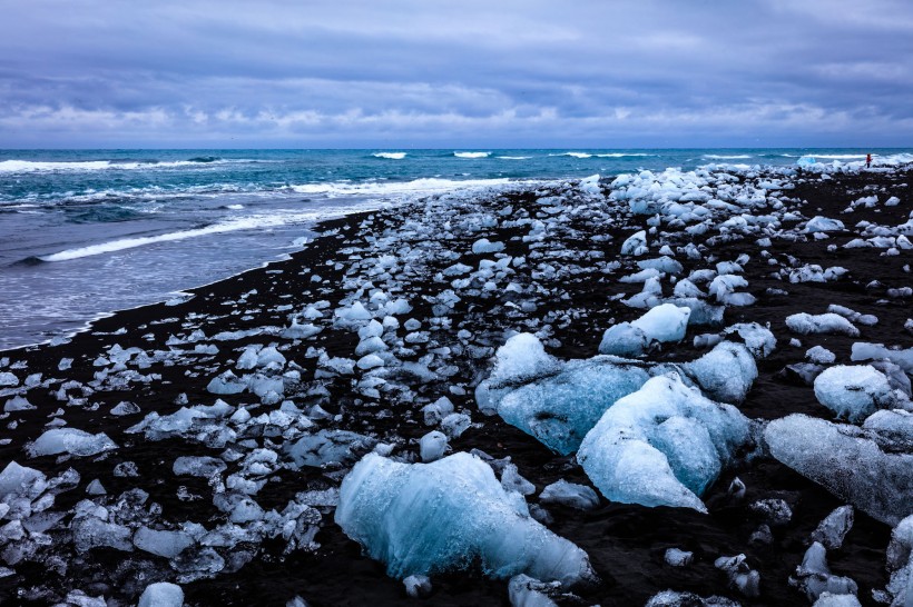 点击大图看下一张：冰岛瓦特纳冰川图片