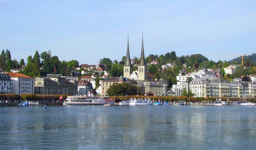 点击大图看下一张：瑞士琉森湖风景图片