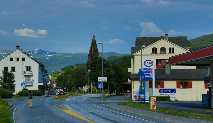 点击大图看下一张：挪威沃斯小城风景图片