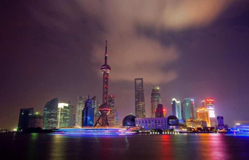 点击大图看下一张：上海外滩夜景图片