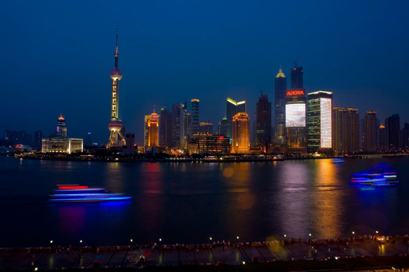 点击大图看下一张：上海外滩夜景图片