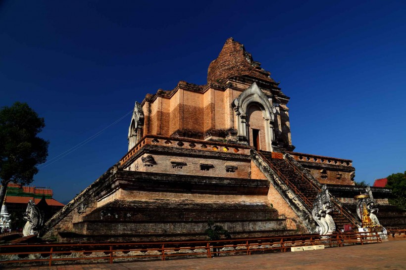 点击大图看下一张：泰国清迈柴迪隆寺风景图片
