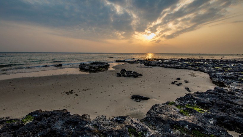 点击大图看下一张：广西北海涠洲岛日落风景图片