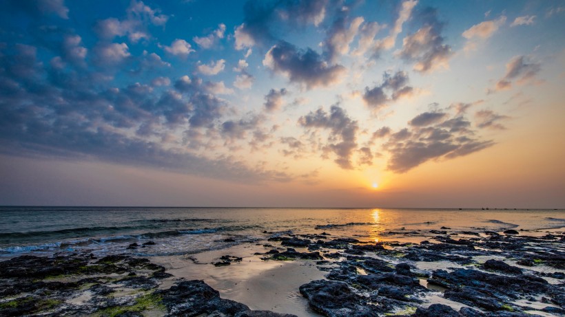 点击大图看下一张：广西北海涠洲岛日落风景图片
