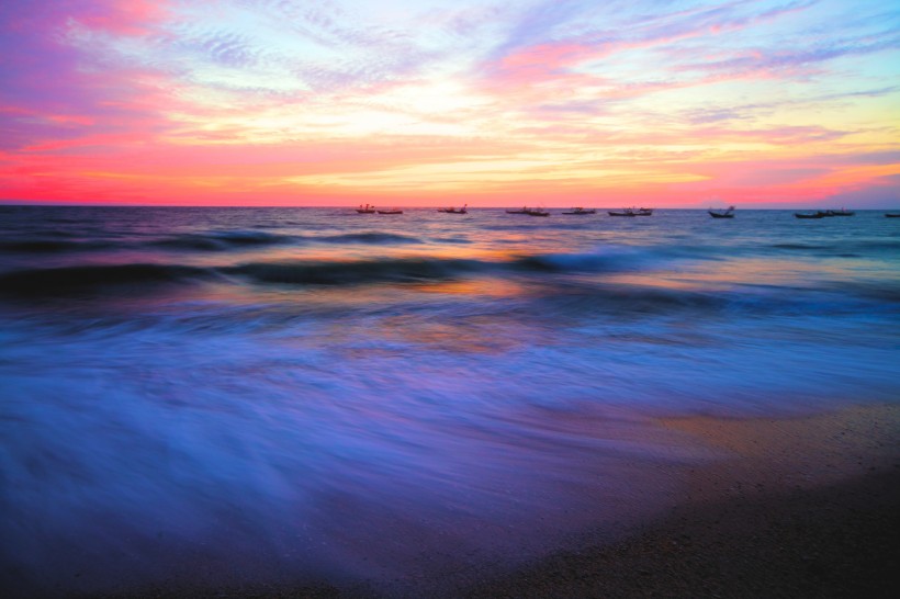 点击大图看下一张：广西涠洲岛海滨晨曦风景图片