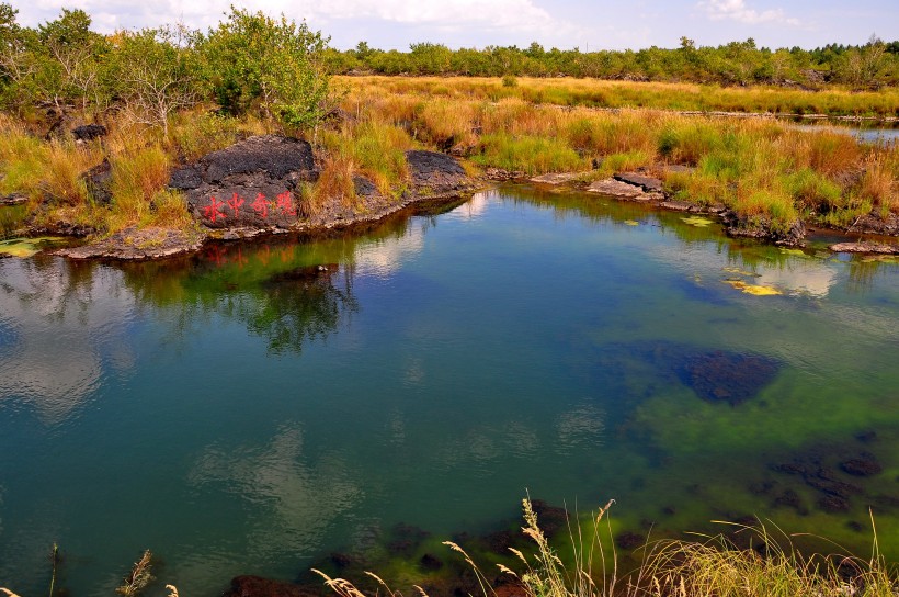 点击大图看下一张：五大连池温泊风景图片